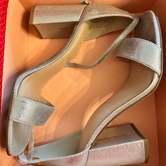 Kelly and Katie NEW Silver Shimmer Caital Sandal Block Heels Women’s 8.5 Prom - Picture 6 of 8